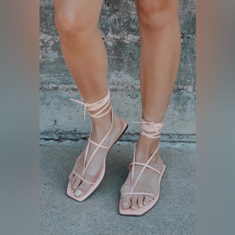 NIB Lulu’s Aisya Light Bubblegum Pink Lace-Up Flat Sandals 5.5